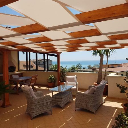 B&B E Casa Vacanza Al Castello 罗切拉伊奥尼卡 外观 照片