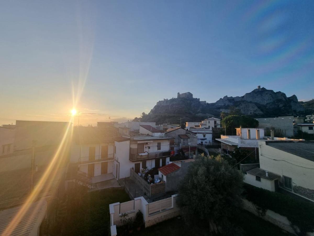 B&B E Casa Vacanza Al Castello 罗切拉伊奥尼卡 外观 照片