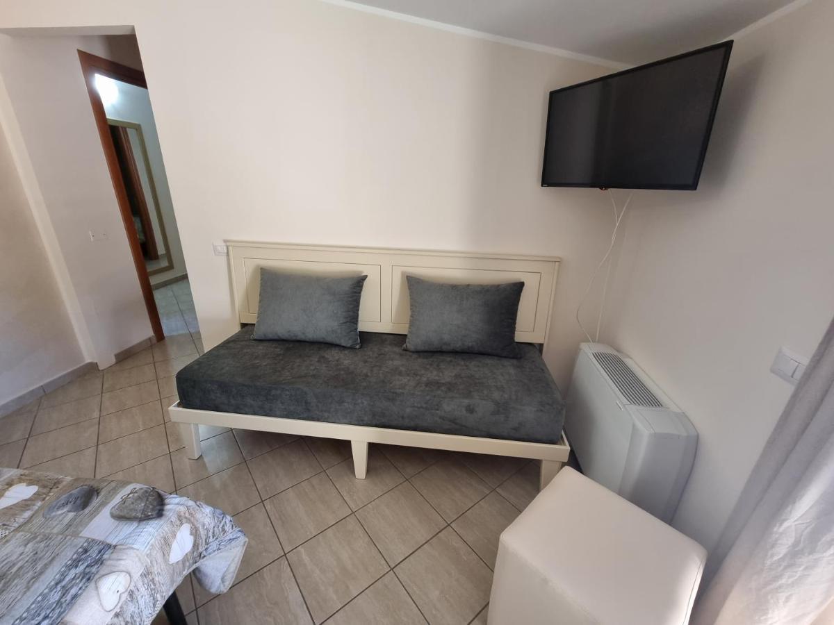 B&B E Casa Vacanza Al Castello 罗切拉伊奥尼卡 外观 照片