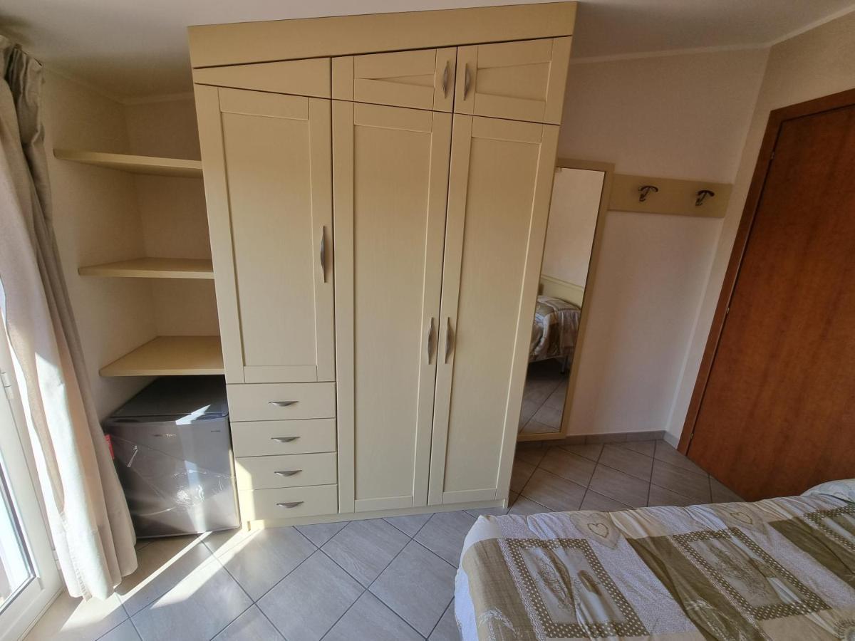 B&B E Casa Vacanza Al Castello 罗切拉伊奥尼卡 外观 照片