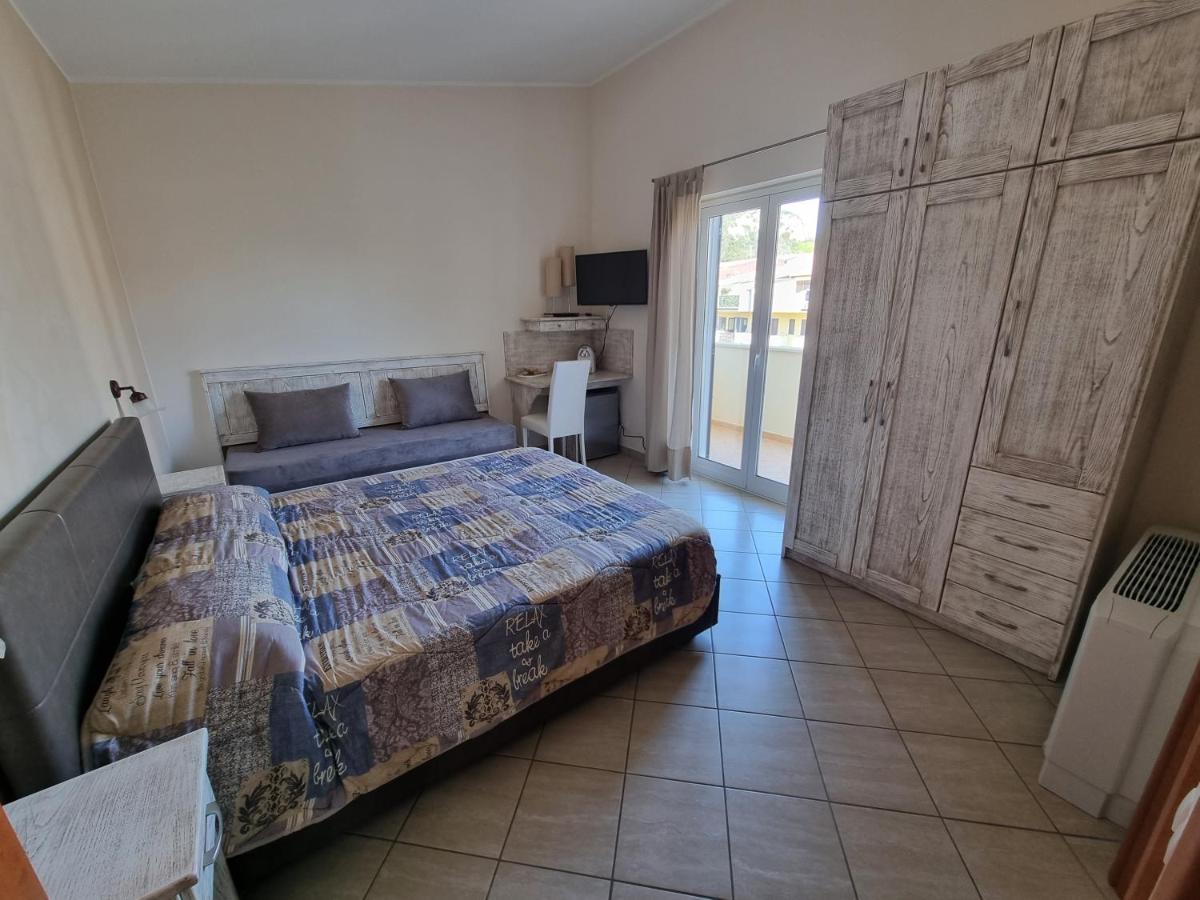 B&B E Casa Vacanza Al Castello 罗切拉伊奥尼卡 外观 照片