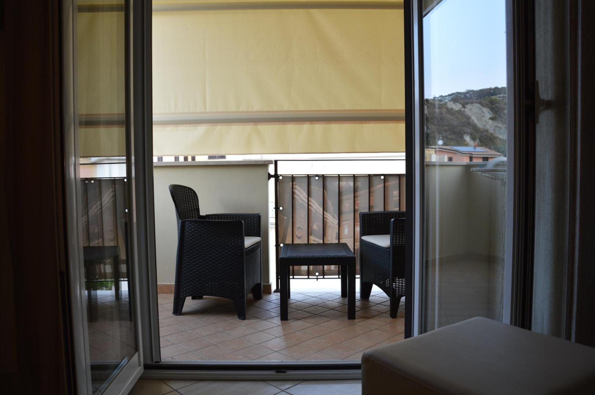 B&B E Casa Vacanza Al Castello 罗切拉伊奥尼卡 外观 照片