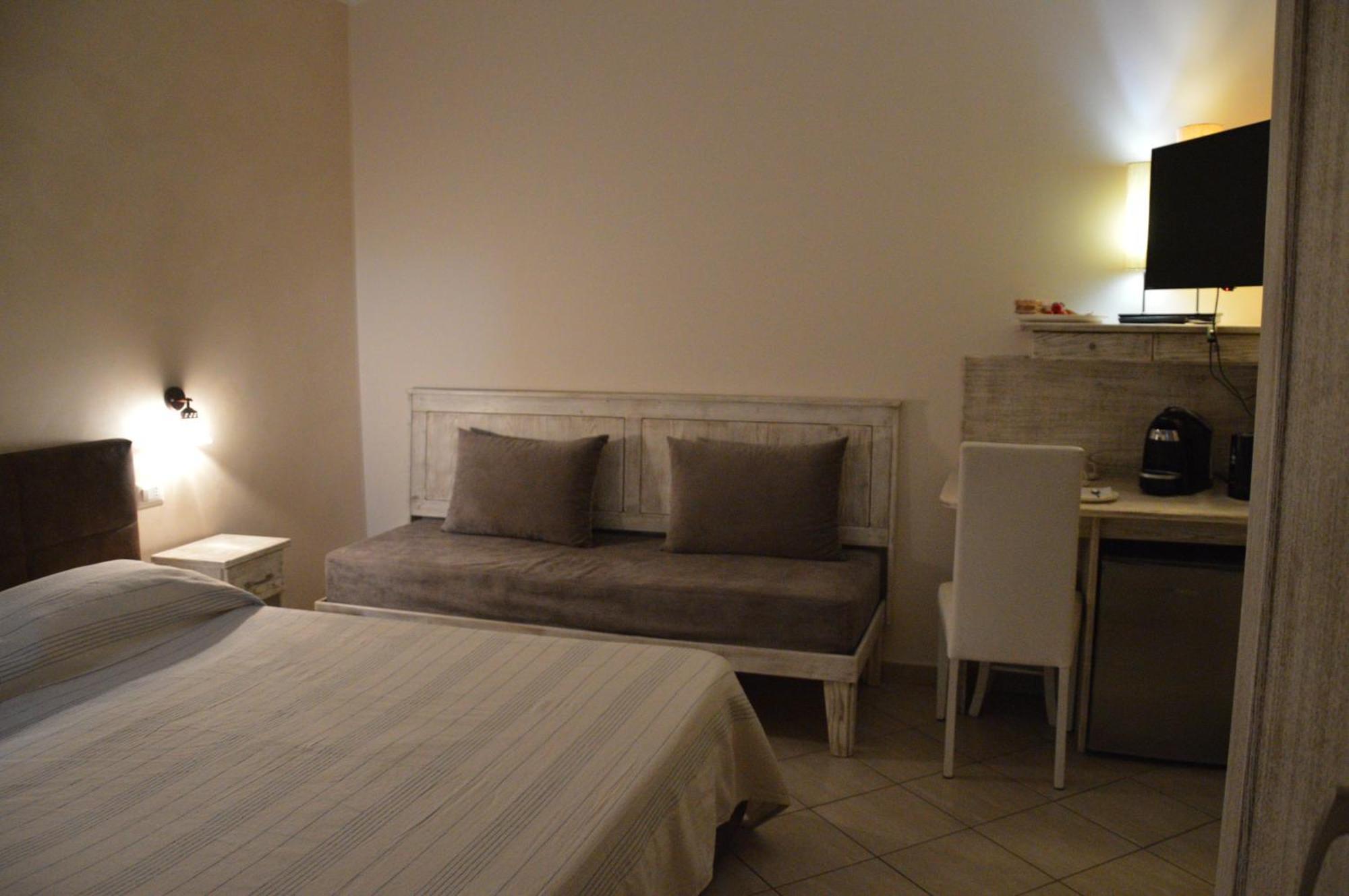 B&B E Casa Vacanza Al Castello 罗切拉伊奥尼卡 外观 照片