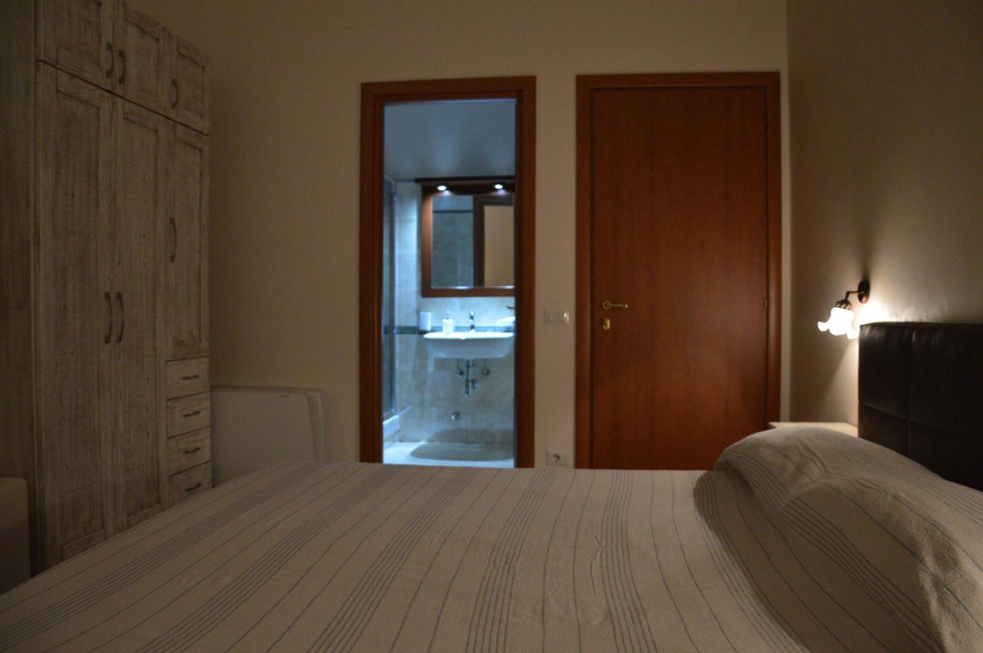 B&B E Casa Vacanza Al Castello 罗切拉伊奥尼卡 外观 照片