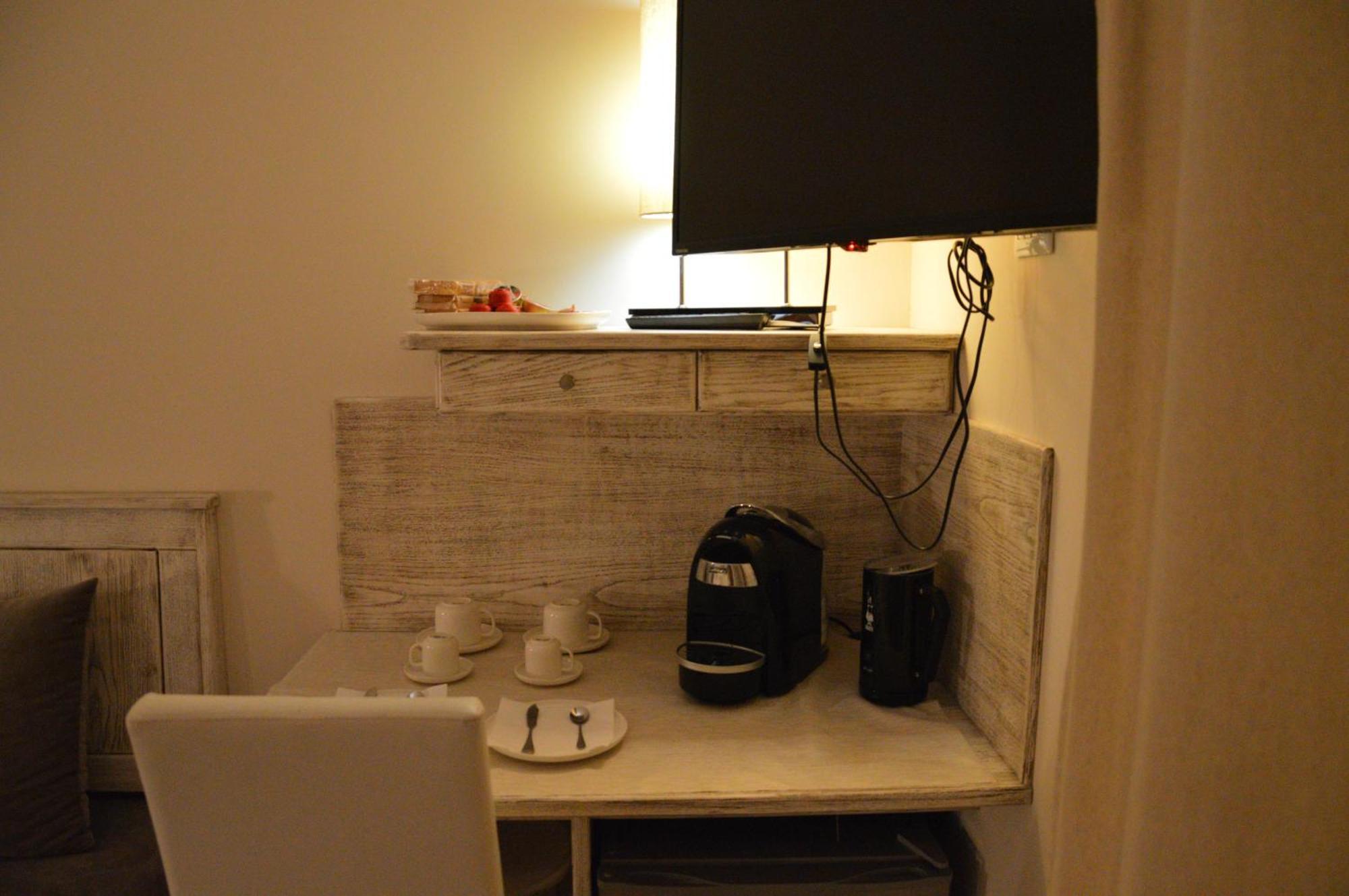 B&B E Casa Vacanza Al Castello 罗切拉伊奥尼卡 外观 照片
