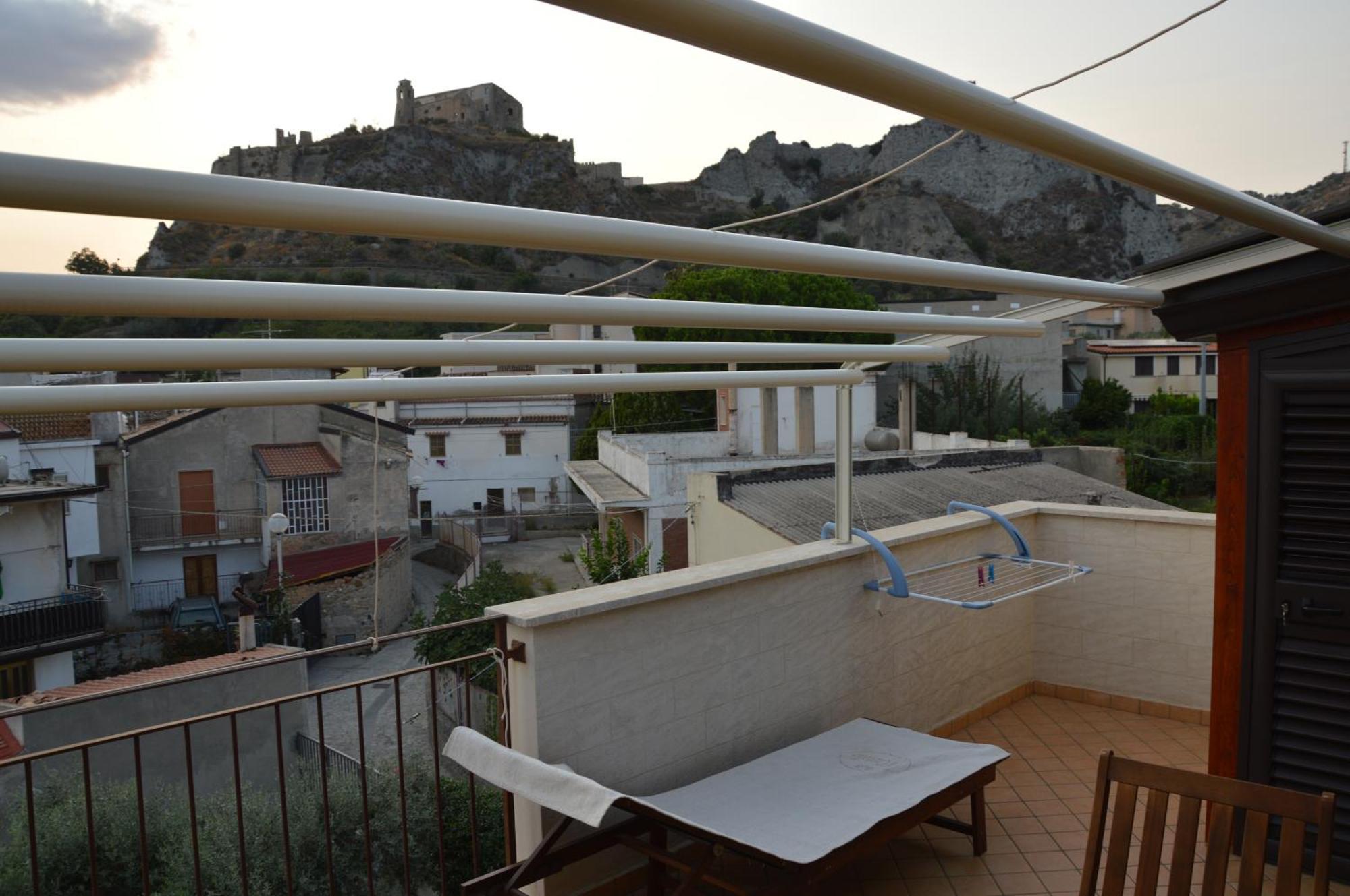 B&B E Casa Vacanza Al Castello 罗切拉伊奥尼卡 外观 照片