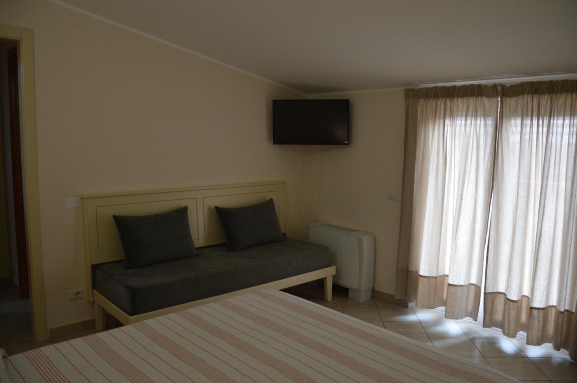 B&B E Casa Vacanza Al Castello 罗切拉伊奥尼卡 外观 照片