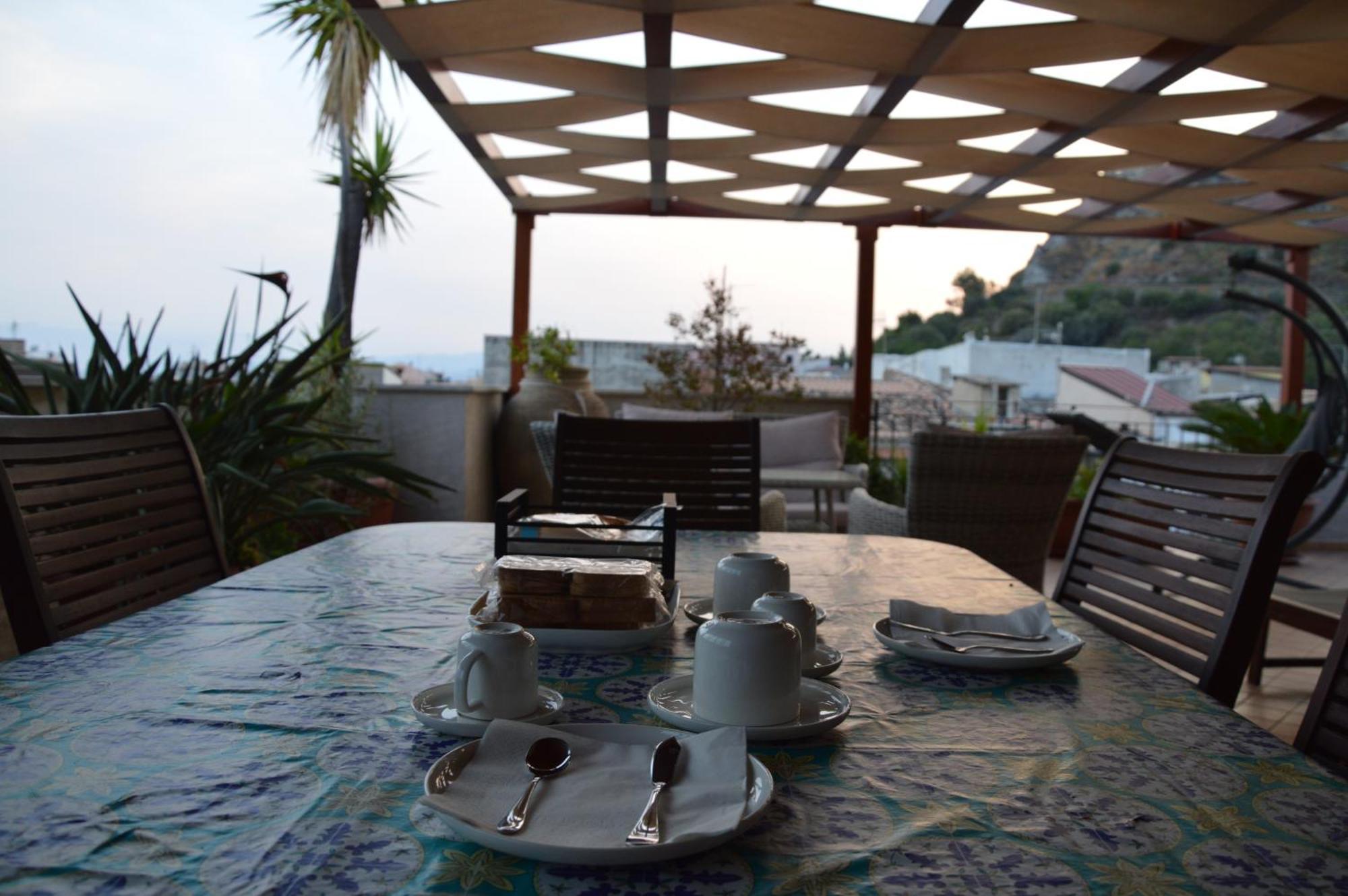 B&B E Casa Vacanza Al Castello 罗切拉伊奥尼卡 外观 照片