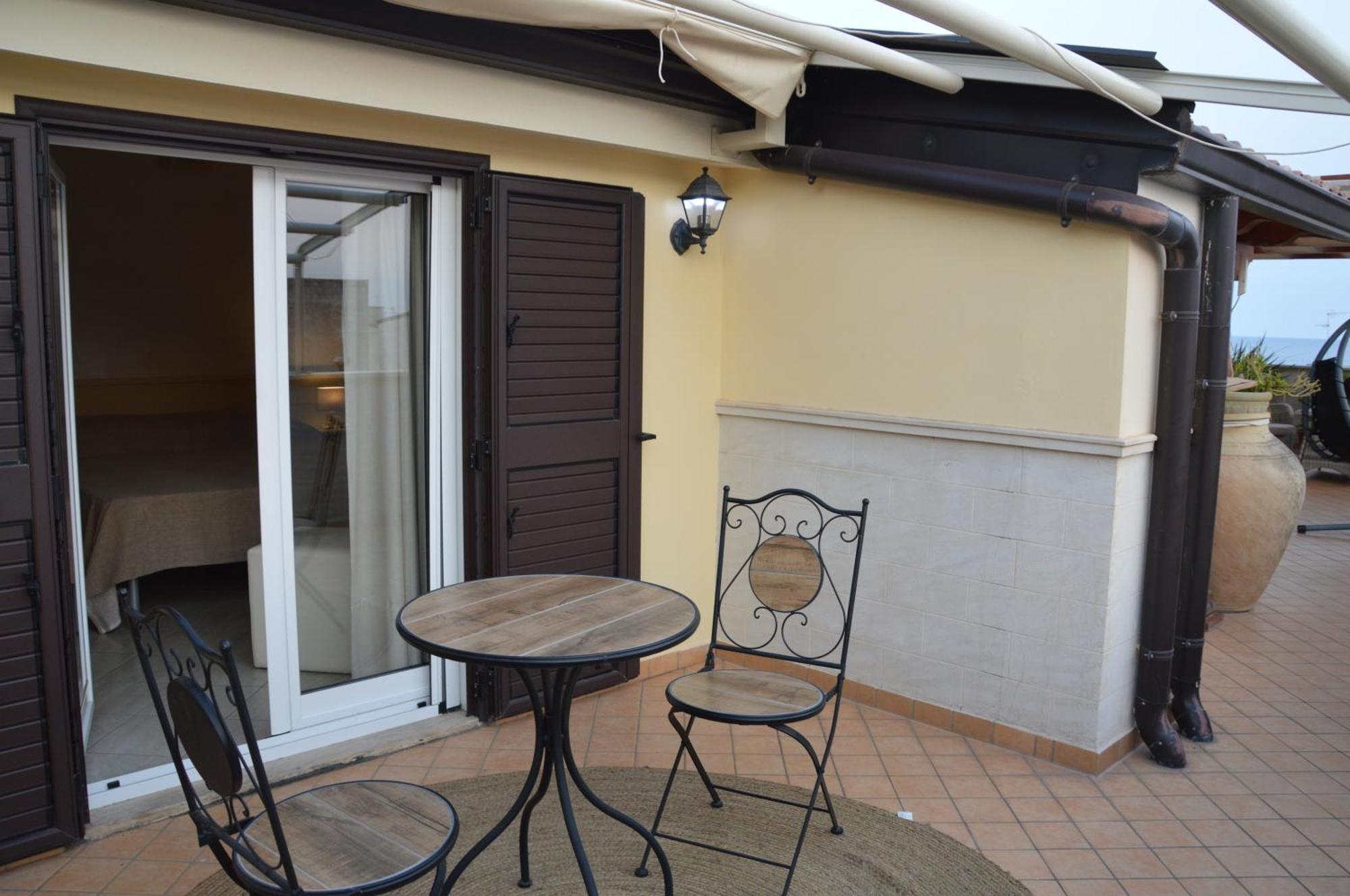 B&B E Casa Vacanza Al Castello 罗切拉伊奥尼卡 外观 照片