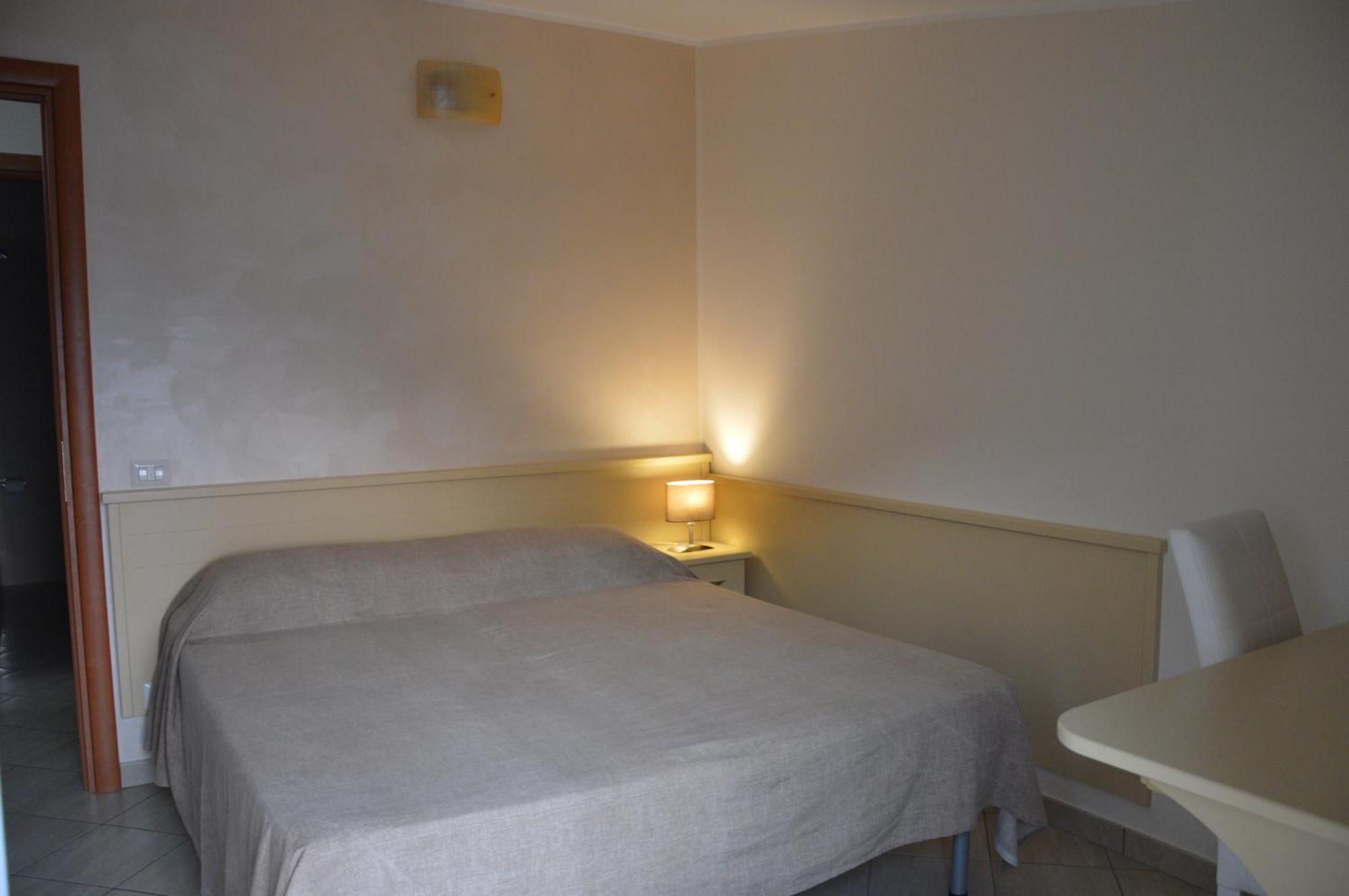 B&B E Casa Vacanza Al Castello 罗切拉伊奥尼卡 外观 照片