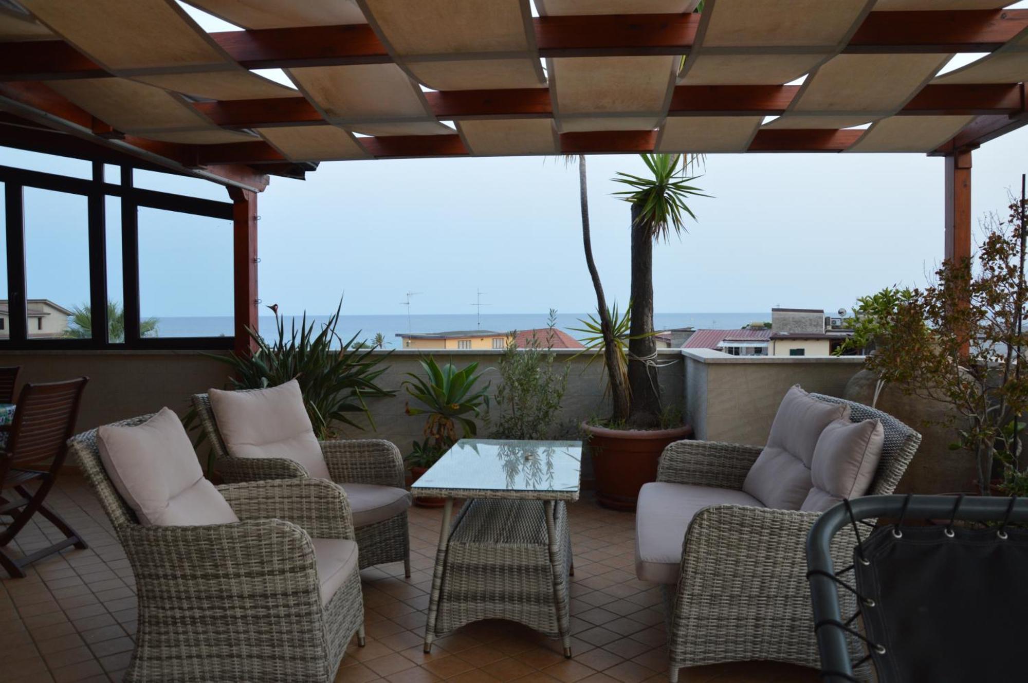 B&B E Casa Vacanza Al Castello 罗切拉伊奥尼卡 外观 照片