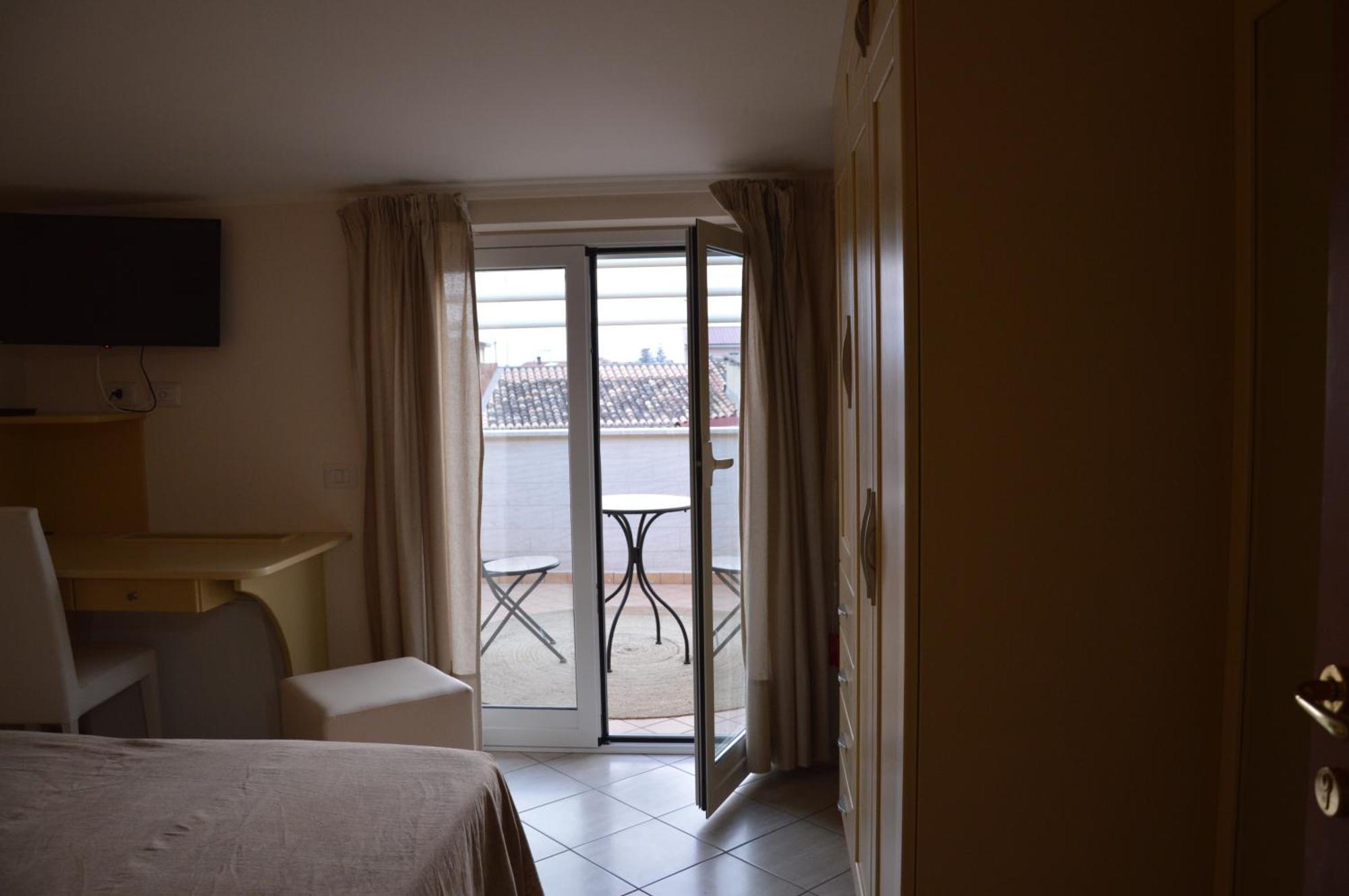 B&B E Casa Vacanza Al Castello 罗切拉伊奥尼卡 外观 照片