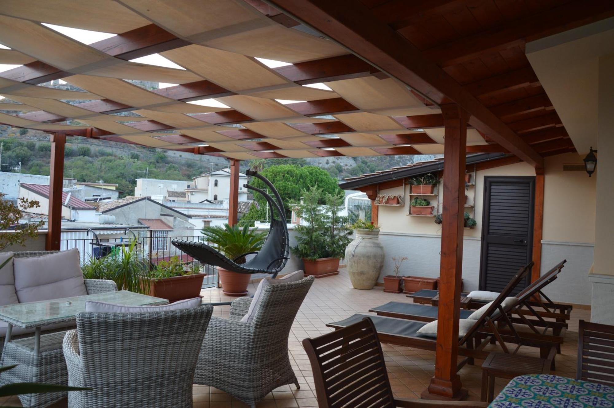 B&B E Casa Vacanza Al Castello 罗切拉伊奥尼卡 外观 照片