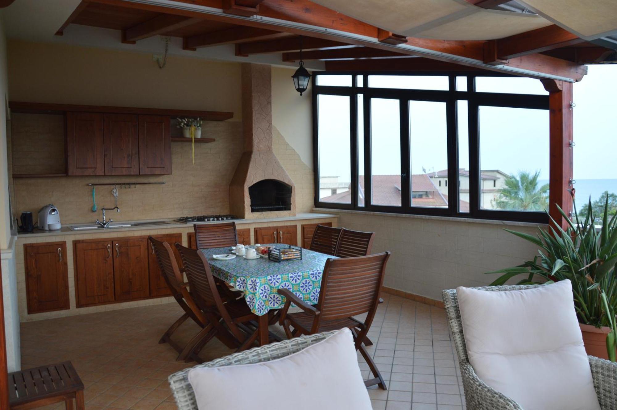 B&B E Casa Vacanza Al Castello 罗切拉伊奥尼卡 外观 照片