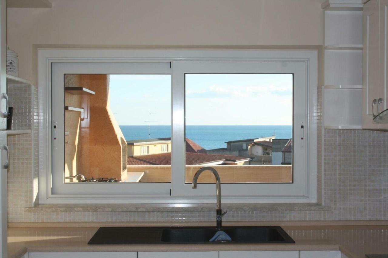 B&B E Casa Vacanza Al Castello 罗切拉伊奥尼卡 外观 照片