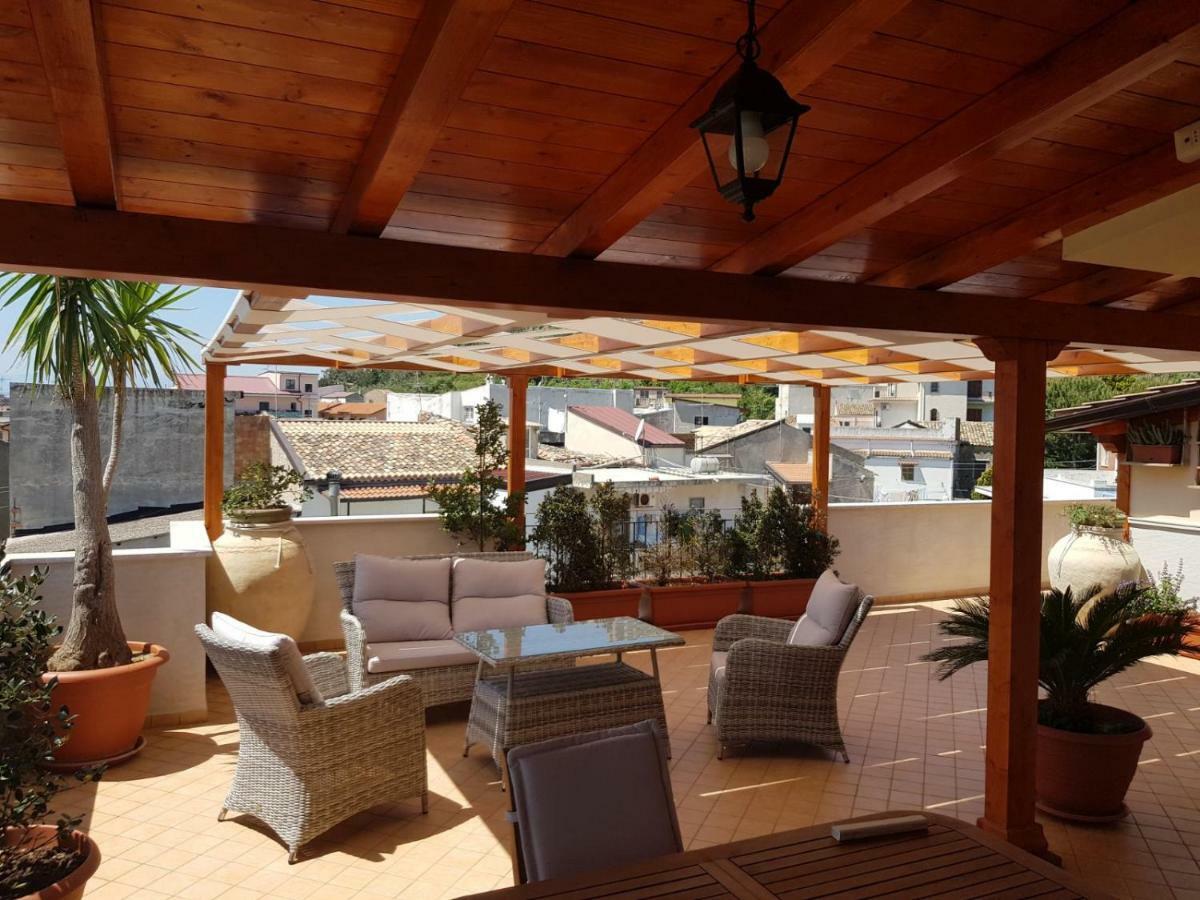 B&B E Casa Vacanza Al Castello 罗切拉伊奥尼卡 外观 照片